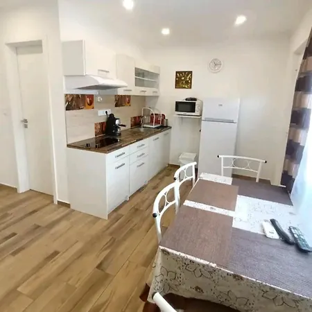 Flower 1 Free Parking *