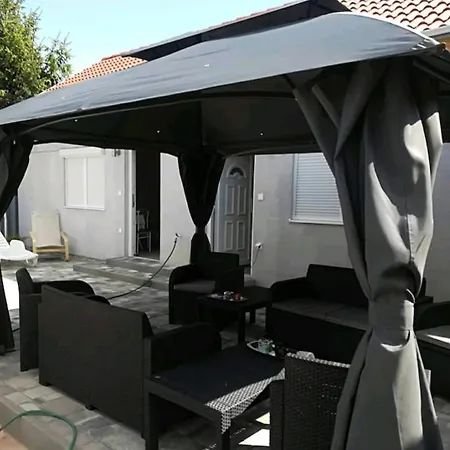 Flower 1 Free Parking *